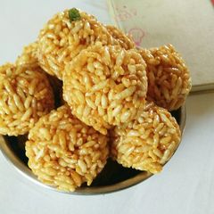 A picture of Murmura laddu.