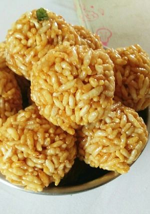 A picture of Murmura laddu.