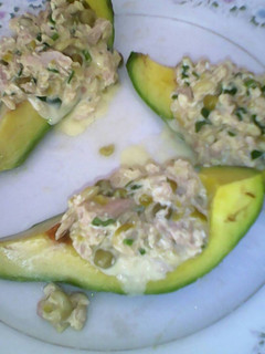Una foto de Aguacates rellenos con atún