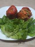 Tomates rellenos de arroz con verduras al horno