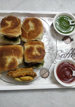 A picture of Vada pav.