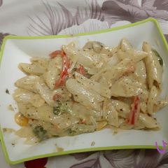 A picture of Penne Alfredo Pasta bèchamel sauce.