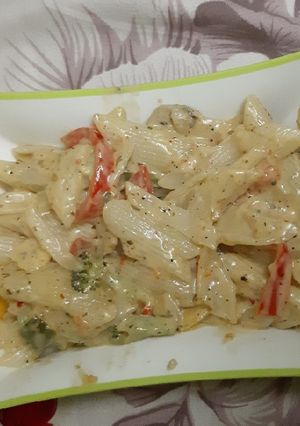 A picture of Penne Alfredo Pasta bèchamel sauce.
