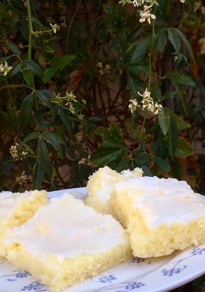 Una foto de Brownies de limón 🍋