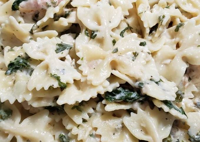 Steps to Make Perfect Creamy Chicken and Kale Bowties