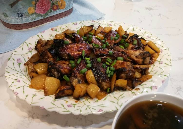 Easiest Way to Make Favorite Roast Chicken Wings with Potatoes