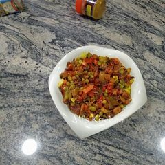 A picture of Sausage veggie sauce.