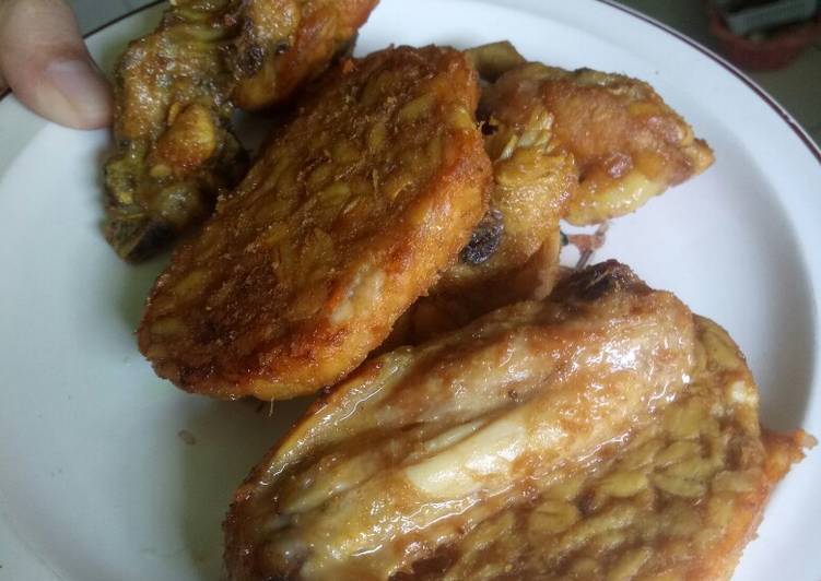 Langkah Mudah untuk Membuat Ayam ungkep bumbu kuning yang Bisa Manjain Lidah