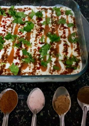 દહીં વડા (Dahi Vada Recipe In Gujarati) રેસીપી મુખ્ય ફોટો