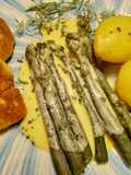 Violetter Spargel mit Orangen-Estragon-Hollandaise