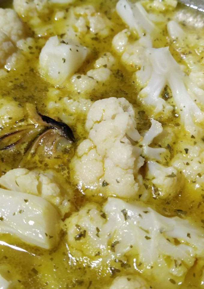 Una foto de Coliflor con salsa de naranja y mejillones