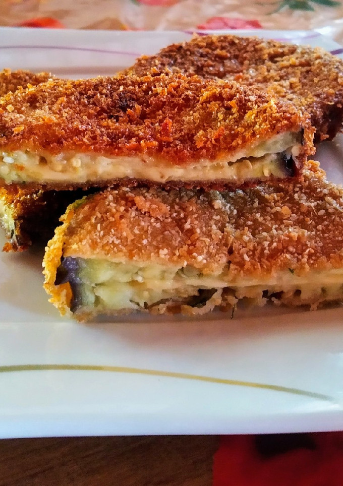 Una foto de Milanesa de berenjena rellena con queso