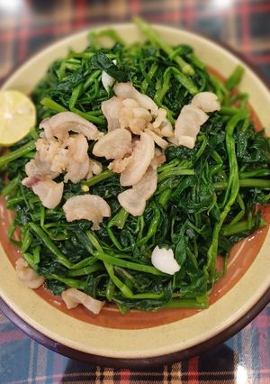Hình của món Rau muống xào tóp mỡ.