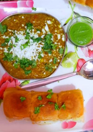 पाव भाजी (pav bhaji recipe in Hindi) रेसिपी मुख्य फोटो