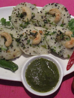 आलू-सामा के चावल की व्रत इडली (Aloo sama ke chawal ki vrat idli recipe in Hindi) रेसिपी मुख्य फोटो