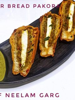 पनीर ब्रेड पकौड़ा (paneer bread pakoda recipe in Hindi) रेसिपी मुख्य फोटो