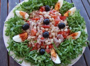 Foto principal de Fasulye piyazi (Ensalada de judías blancas secas)