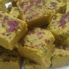A picture of Dilkushal chakki (Rajasthani besan burfi).