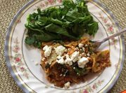 Una foto de lasagna sin horno al sartén