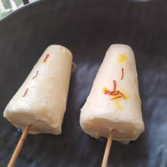 A picture of Malai kesar kulfi.