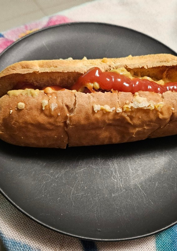 Una foto de Frankfurts en freidora de aire