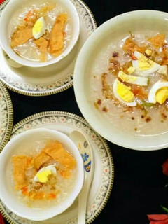 A picture of Egg chicken soup.