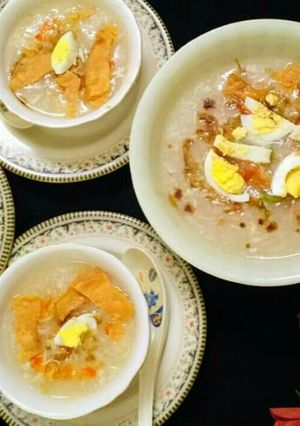 A picture of Egg chicken soup.