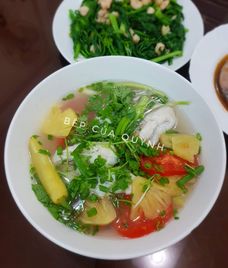 canh cá khoai nấu hành lá