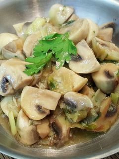 Una foto de Champiñon en salsa