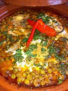 Una foto de Tajine de guisantes y huevos 🥚