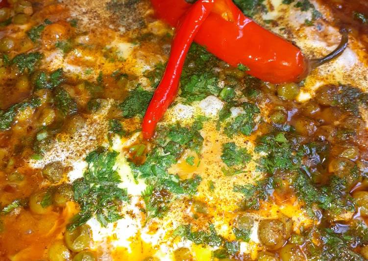 Tajine de guisantes y huevos 🥚
