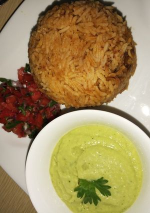 A picture of Avocado cream sauce.