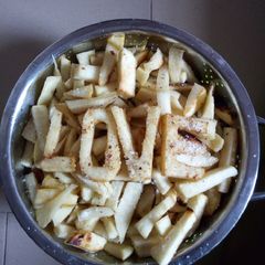 A picture of Seasoned yam chips(decorated).
