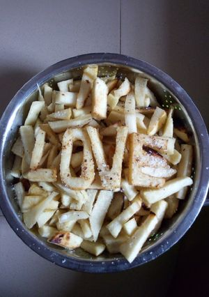 A picture of Seasoned yam chips(decorated).