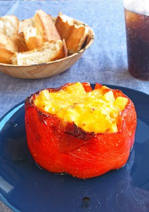 Una foto de Pimiento rojo relleno de tortilla de chorizo