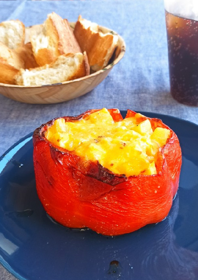 Una foto de Pimiento rojo relleno de tortilla de chorizo