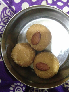 झटपट पौष्टिक लाडू(ladoo recipe in marathi) रेसिपी चे मुख्य फोटो