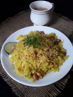 कांदा पोहा (Kanda poha recipe in Hindi) रेसिपी मुख्य फोटो
