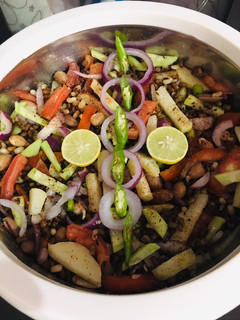 स्प्राउट्स सलाद (sprouts salad recipe in Hindi) रेसिपी मुख्य फोटो