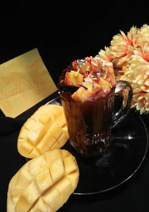 A picture of Mango Brownie shake.