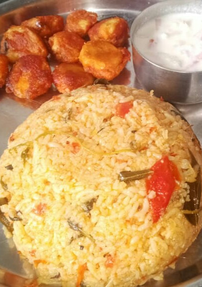ஹோட்டல் ஸ்டைல் தக்காளி சாதம் செய்முறை முக்கிய புகைப்படம்