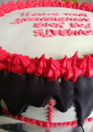 A picture of Vanilla drip cake#festivecontestnairobieast#authorsmarathon.
