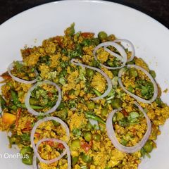 A picture of Egg matar masala.