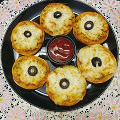 A picture of Mini Pizza 🍕🍕🍕.