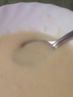 Una foto de Crema de calabacín con quesitos🤗🖒🍲🍽🧀