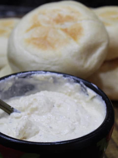 Una foto de Mayonesa casera de ajo y cebolla