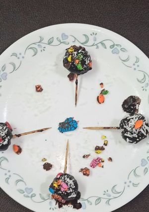 કેક પૉપ (Cake pop recipe in Gujarati) રેસીપી મુખ્ય ફોટો