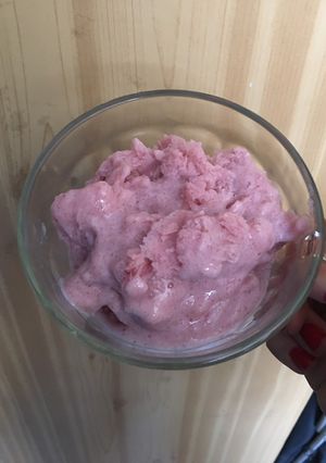 Una foto de Helado light de frutillas 🍓