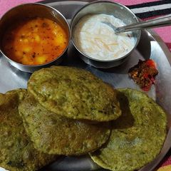 A picture of Methi puri.