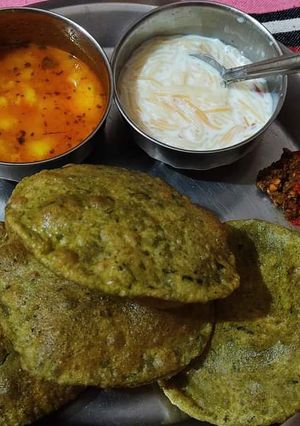 A picture of Methi puri.